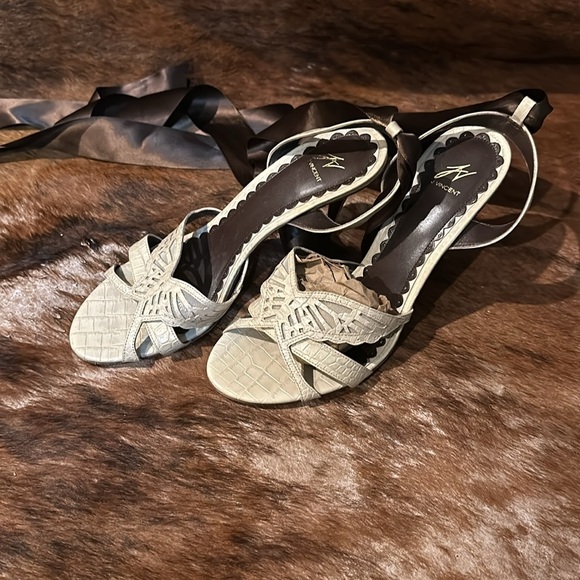 J Vincent Butterfly Lace-Up Sandal Sz. 8.5 - Picture 3 of 6